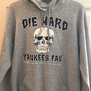 Heather grey Yankees sweatshirt